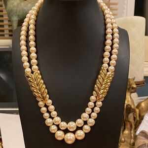 Richelieu Elegant Gold Tone and Cream Faux Pearl Necklace